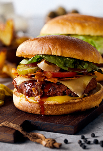 Smokey Beer and Whiskey Burger mit veggie best burger Smokey Beer and Whiskey Burger mit veggie best burger