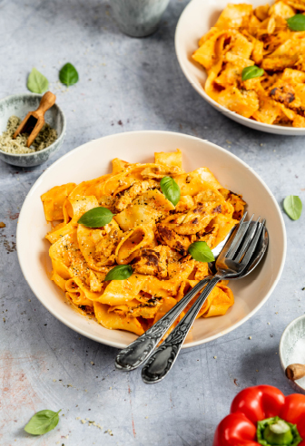 Roasted Pepper Pasta mit endori veganem Chicken BBQ Roasted Pepper Pasta mit endori veganem Chicken BBQ